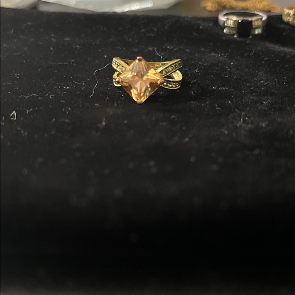 Elegant Gold and Silver Ring Set(5) - Picture 2 of 11